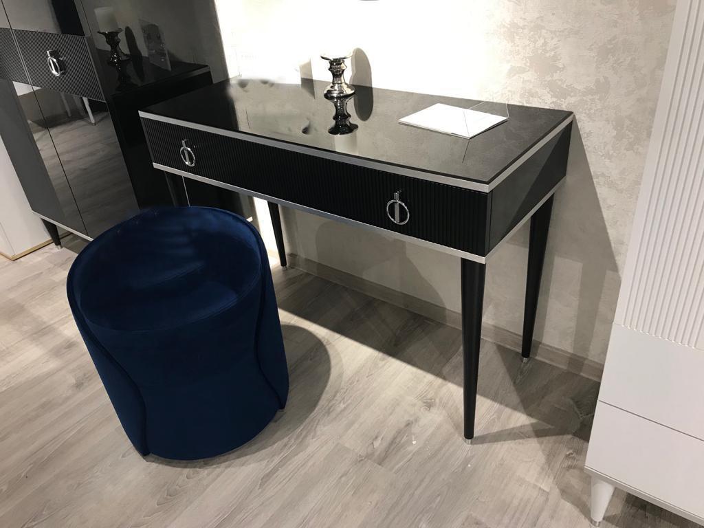 МК Ярцево: стол туалетный(черный, серебро)